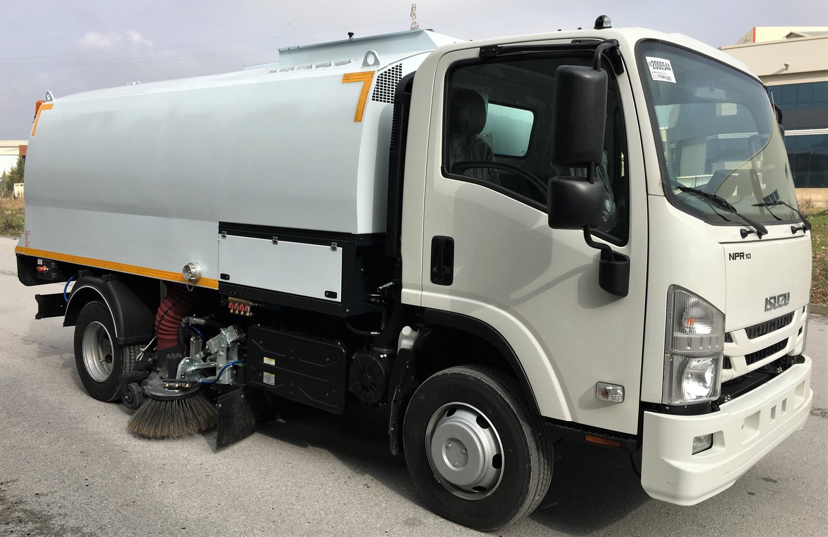 VACUUM ROAD SWEEPER